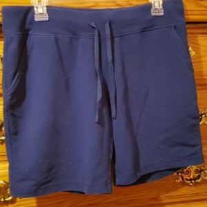 Ladies shorts with pockets.